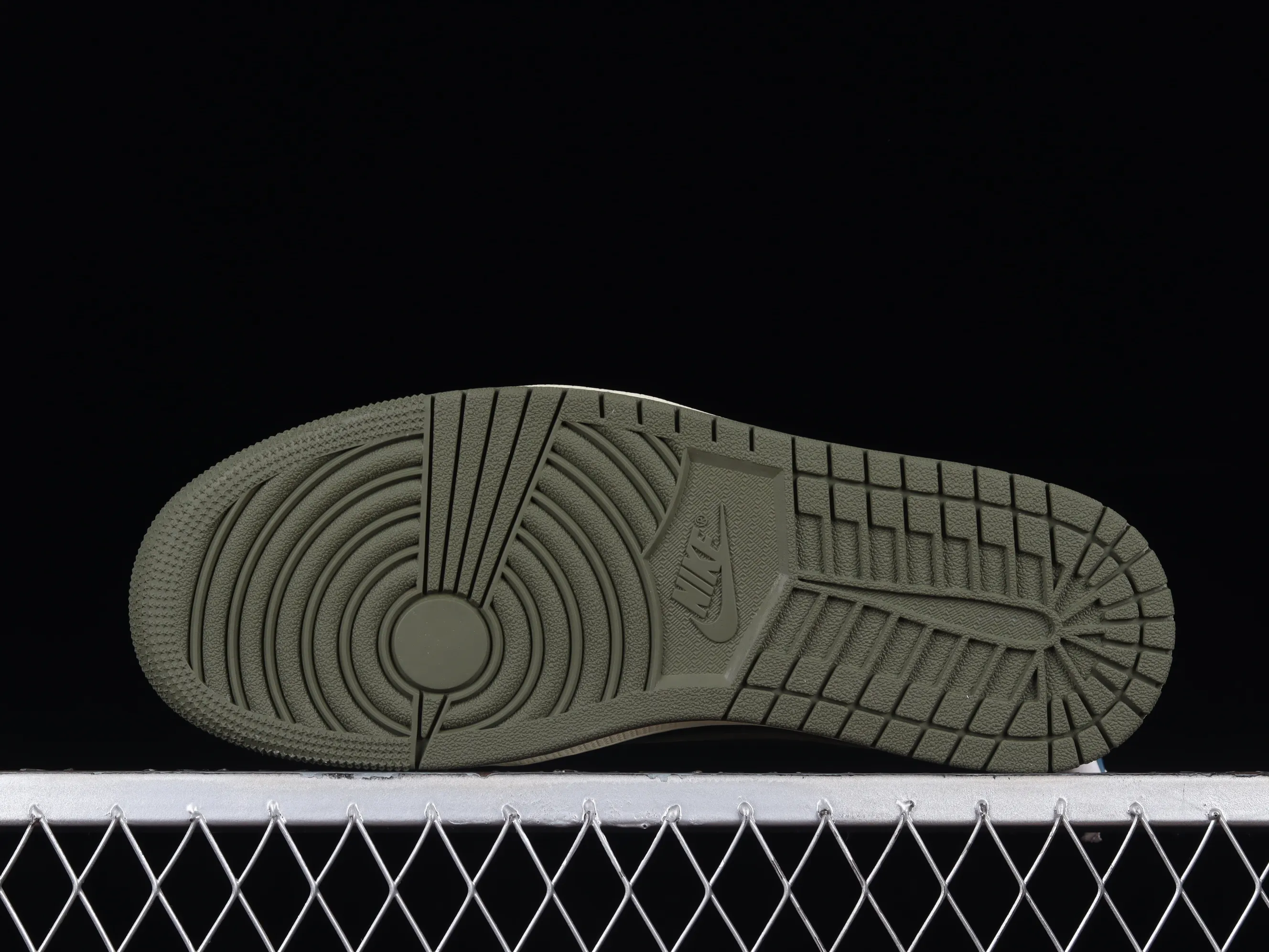 All Categories Air Jordan Jordan Series Basketball Shoes Air Jordan 1 Low Foreign Trade Version Travis Scott x Air Jordan 1 Low OG AJ1 Joe 1 Joint Undercut DZ4137-106